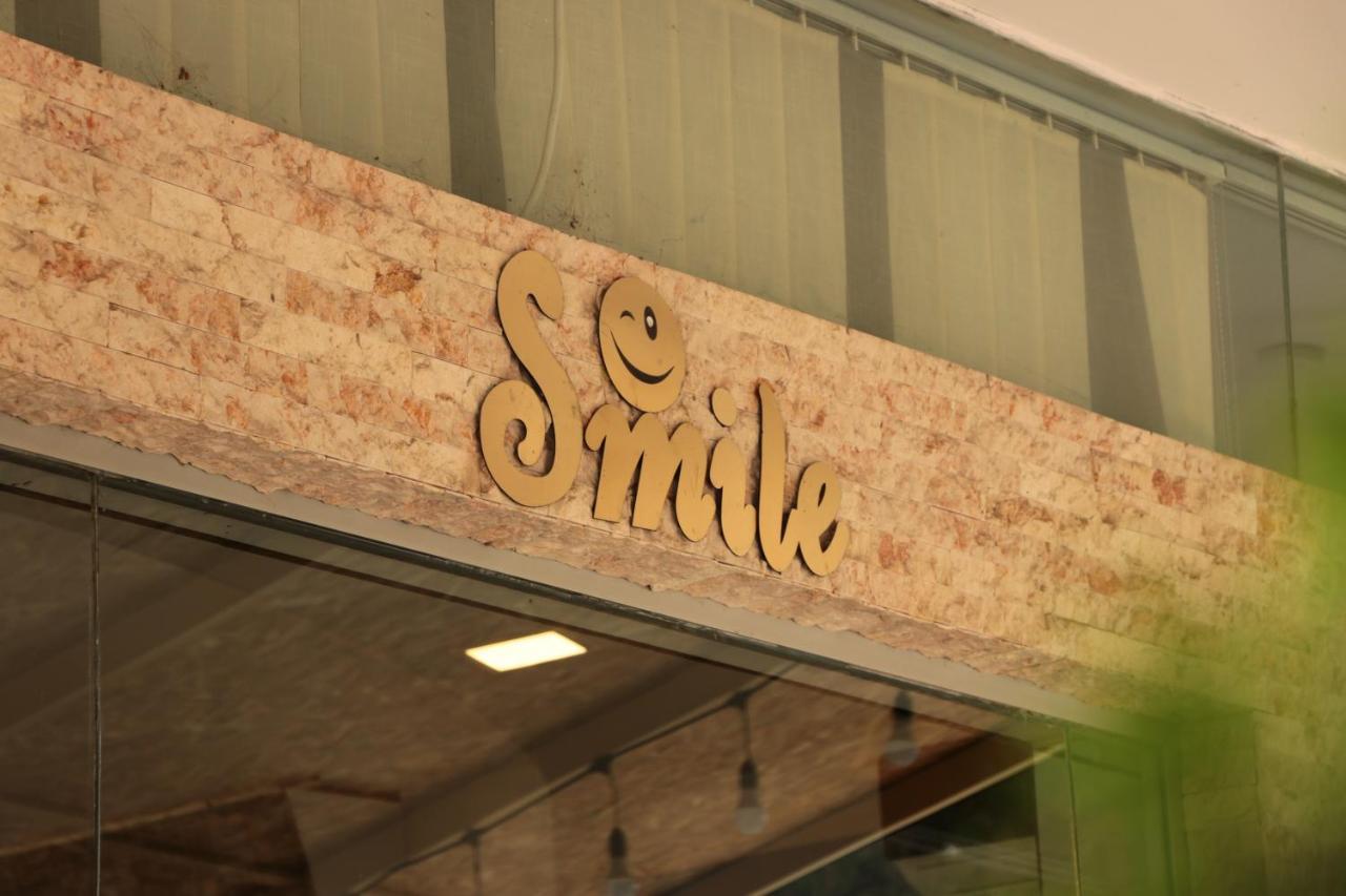 Hotel Smile Kobuleti Esterno foto