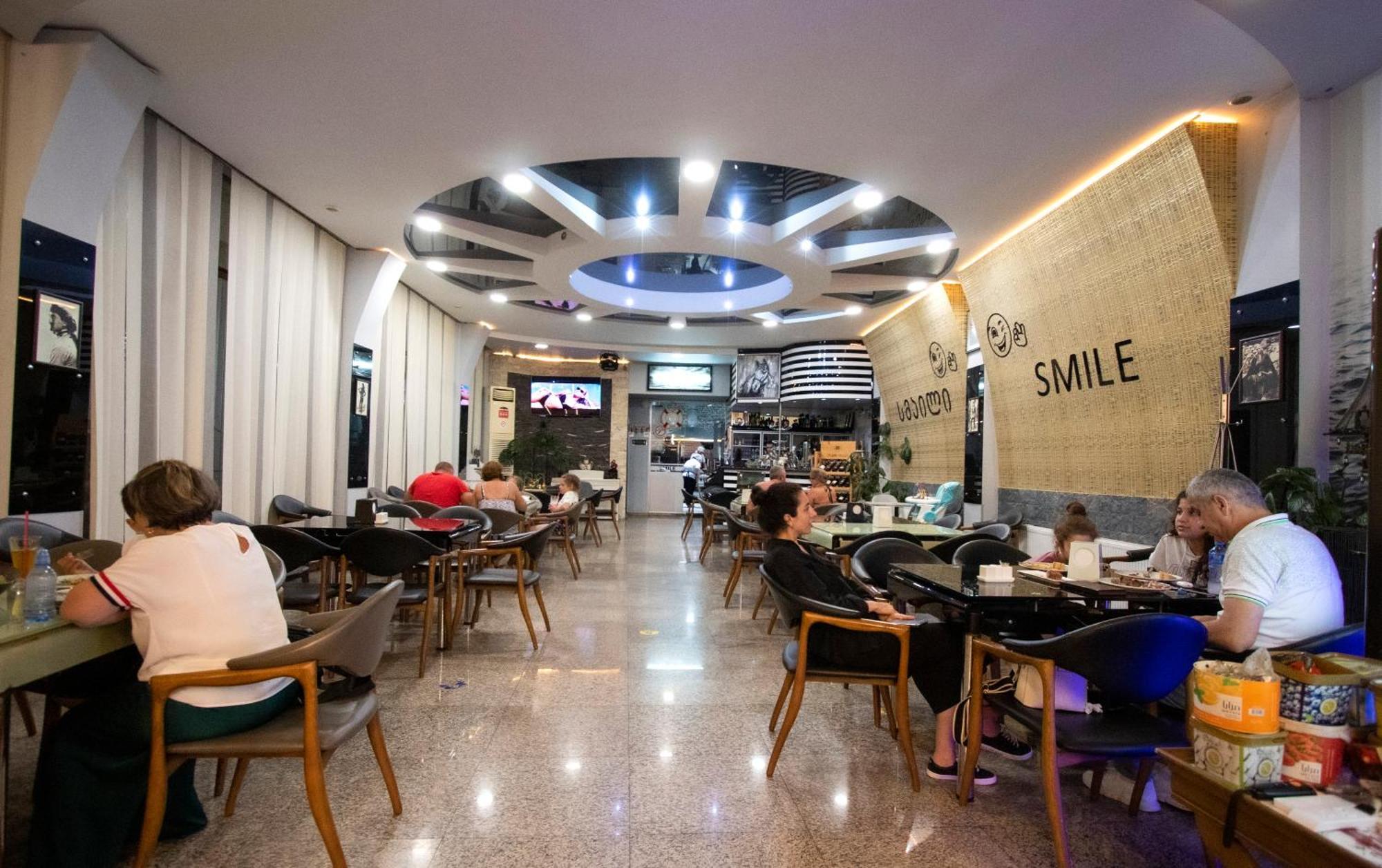 Hotel Smile Kobuleti Esterno foto