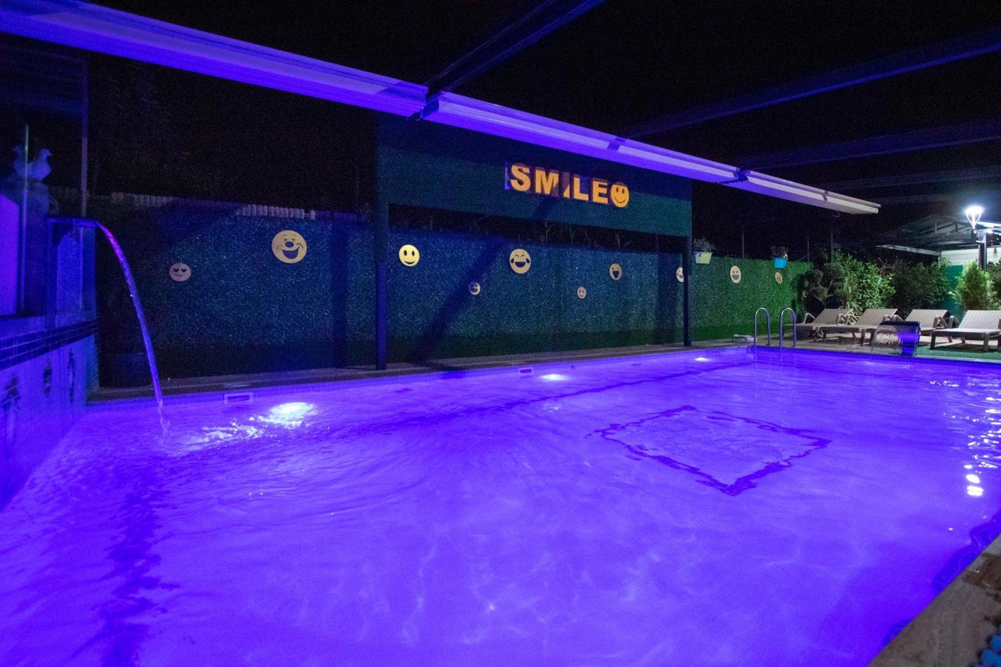 Hotel Smile Kobuleti Esterno foto