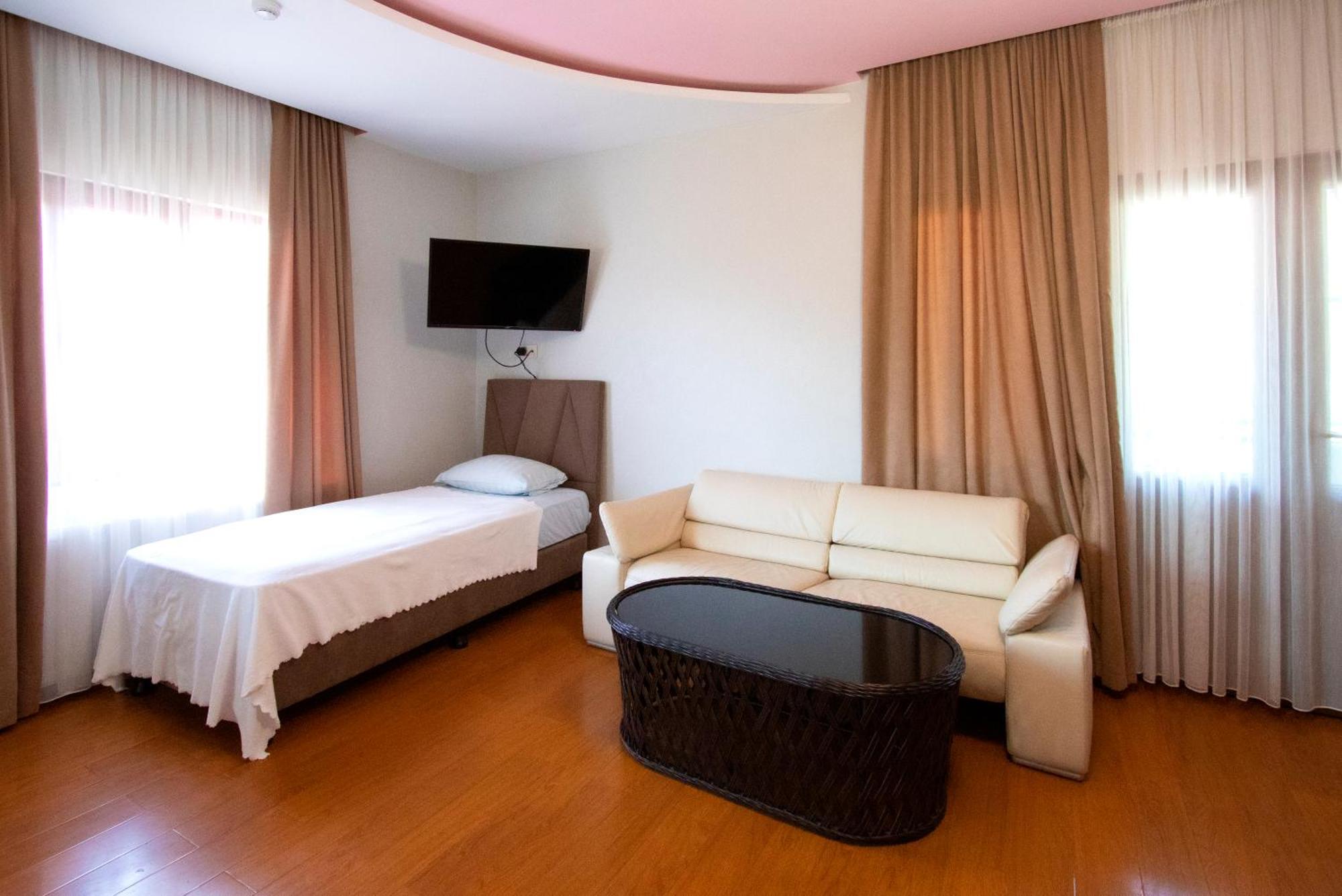 Hotel Smile Kobuleti Esterno foto